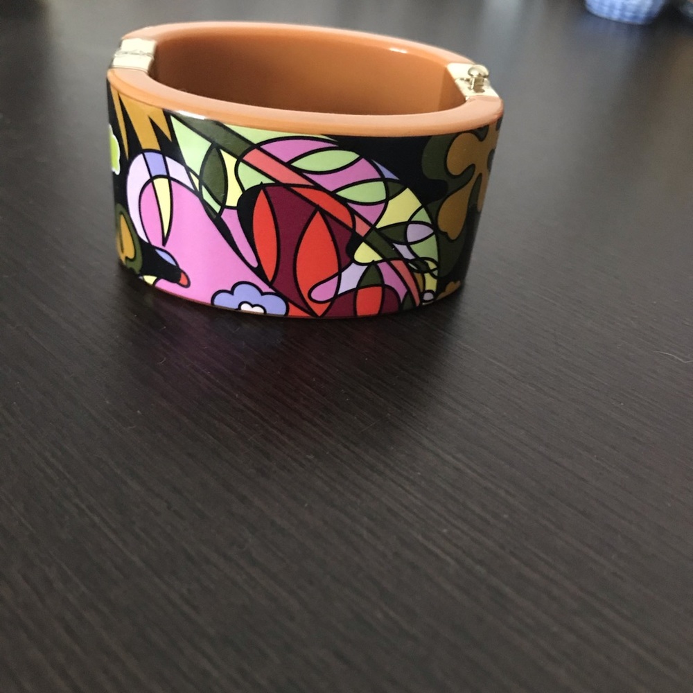 Very elegant bracelet